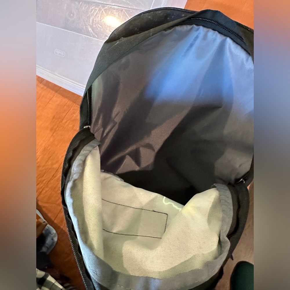Classic Jansport backpack. - Picture 4 of 5